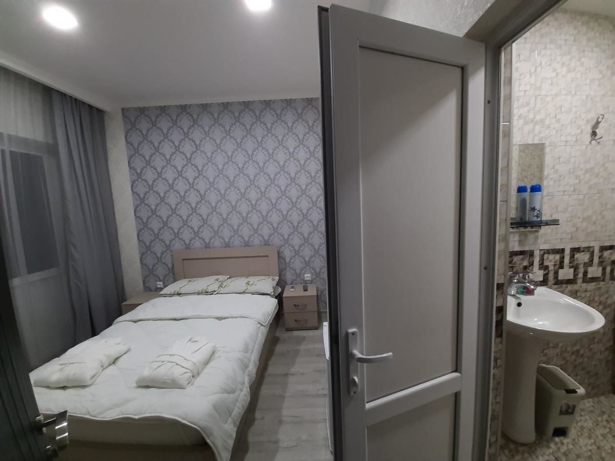Проживание в семье Guest House L&A Тбилиси-15