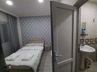 Проживание в семье Guest House L&A Тбилиси Одноместный номер, вид на парк-4