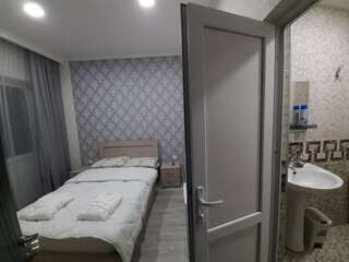 Проживание в семье Guest House L&A Тбилиси Одноместный номер, вид на парк-7