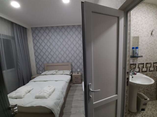 Проживание в семье Guest House L&A Тбилиси-14