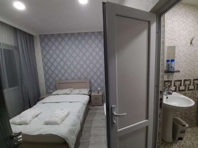 Проживание в семье Guest House L&A Тбилиси-23
